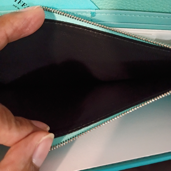 Tiffany & Co. NWOT, Women's, Continental Wallet, Snap Closure, Color Turquoise - Picture 13 of 16